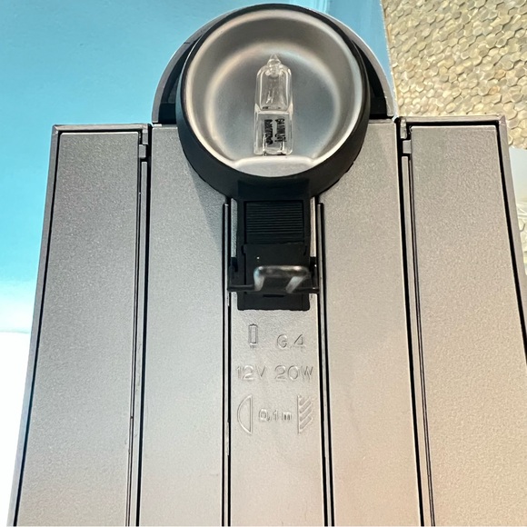 Adjustable (2x) & Extendable (3x) Table/Desk/Bed Reading Light - Picture 11 of 12